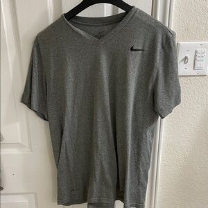 3/$30  Nike Men's Dri Fit L Gray V-Neck Tee